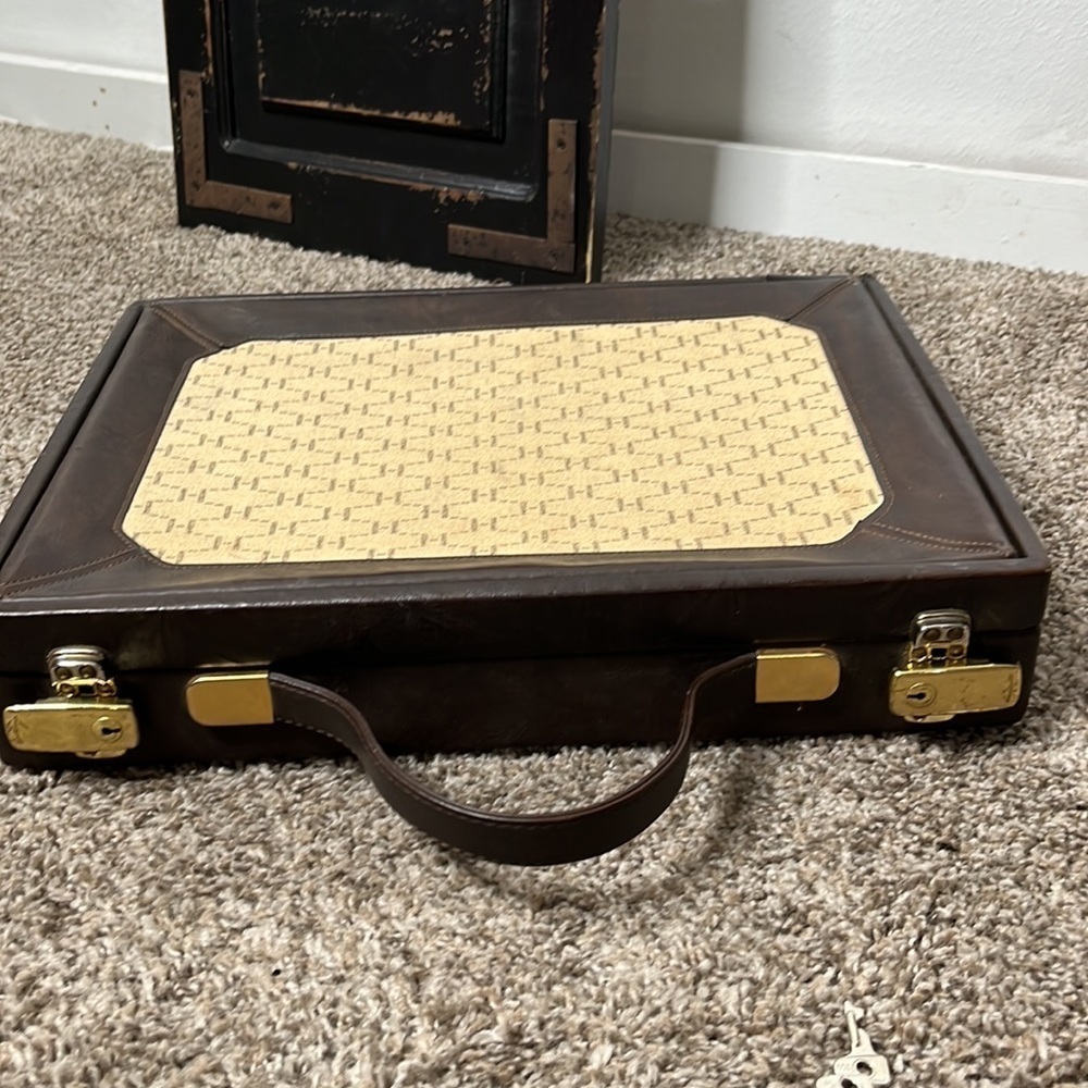 RARE VINTAGE BRIEFCASE with original keys - Picture 5 of 16